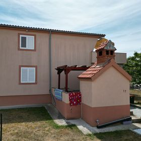 Apartments Leonardo Vrsi