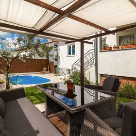 Apartment Paola with Pool Poreč