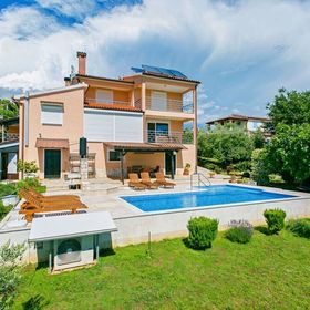 Apartments Natalia s bazenom Fuškulin