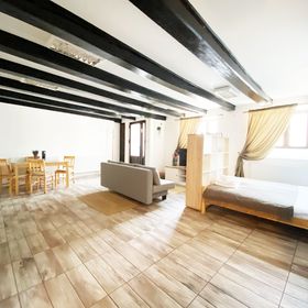 Piața Sfatului Brassai Plus