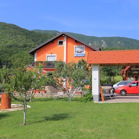Apartmanok és Szobák Parkolóhellyel Vranovača, Plitvice - 17428 Vranovača