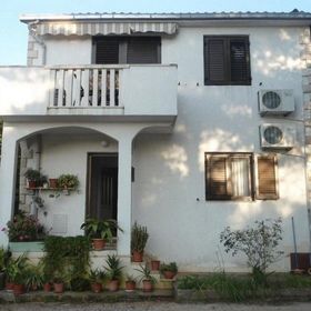 Apartmanok Parkolóhellyel Mirca, Brac - 22108 Mirca