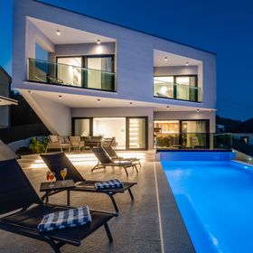 Villa Summer side Marina