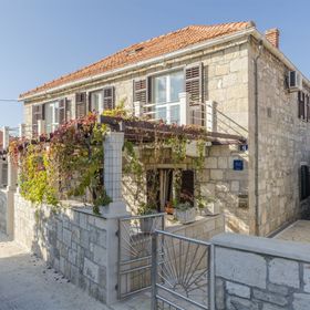 Apartment Lile Postira