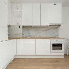 Reja Sunny Apartment with Parking Wrocław by Noclegi Renters