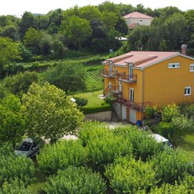 Apartmanok Parkolóhellyel Sinj, Zagora - 23403 Sinj