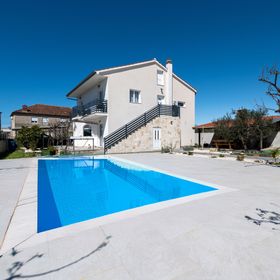 Apartmanok Családok Részére Medencével Drage, Biograd - 23790 Drage