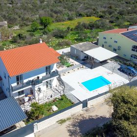 Apartmanok Családok Részére Medencével Drage, Biograd - 23790 Drage