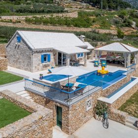 Ház Családok Részére Medencével Bol, Brac - 23809 Bol