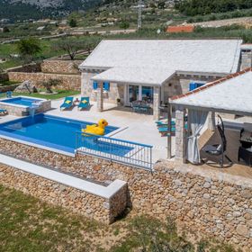 Ház Családok Részére Medencével Bol, Brac - 23809 Bol