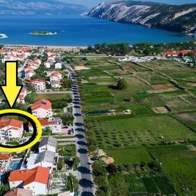 Apartmanok és Szobák Parkolóhellyel Lopar, Rab - 23825 Lopar