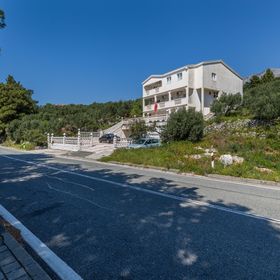 Apartmanok és Szobák Parkolóhellyel Podgora, Makarska - 23916 Podgora