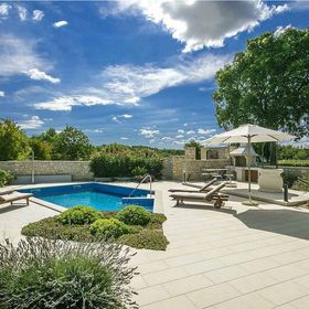 Villa Villa Lenka s bazenom Sveti Lovrec