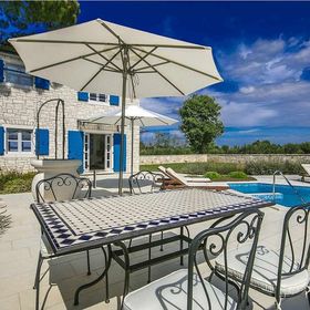 Villa Villa Lenka s bazenom Sveti Lovrec