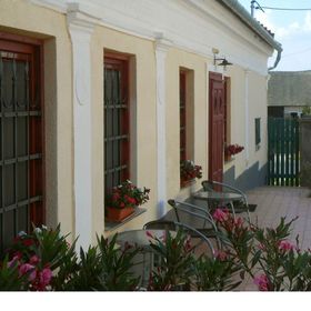 Bruderhaus 18 Vendégház Vöröstó