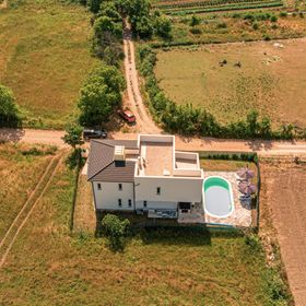 House Villa Ivona Suhovare