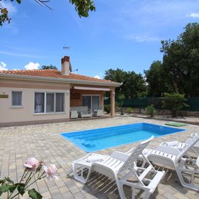 Villa Bianca s bazenom Tar