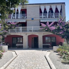 Apartment Ljube Loviste