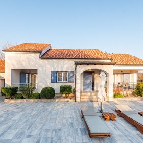 Luxury Villa Carlin Pridraga