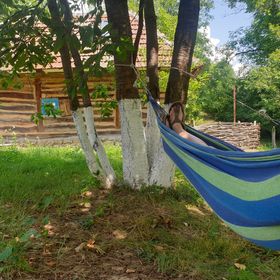 Casa Strâmbă Zece Hotare