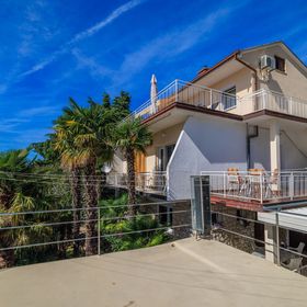 Apartments Danica Dramalj 