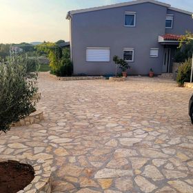 Apartment Maria Pirovac II