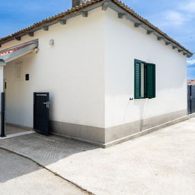 House Cute house with jacuzzi Dugi Rat