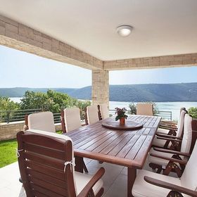 Villa Royal Blue Trget