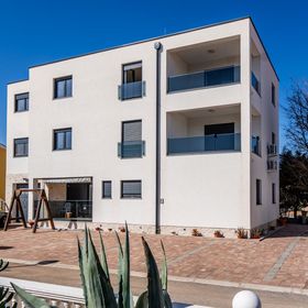 Apartments Lacic Vir