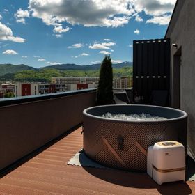 Skylark | Sydney Penthouse with Jacuzzi & Mountain View Brașov