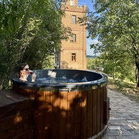 Söréttorony - A jakuzzis erdei szállás Kölesd