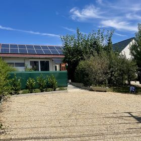 Garage Apartment Győrújbarát