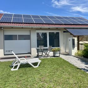 Garage Apartment Győrújbarát
