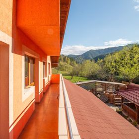 Casa La 7 Frați Broșteni