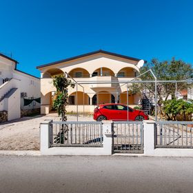 Apartments Hasnek Vir