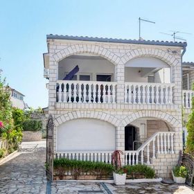 Apartments Helen Rogoznica