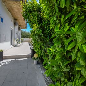 Apartments Tomo - near airport Kastel Novi