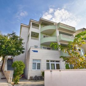 Apartments and Rooms Roso Makarska