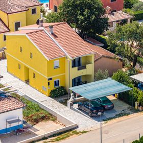 Apartments Rondine Karigador