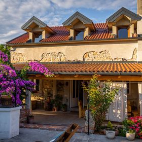 House Garden House Mundanije