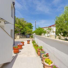 Apartments Mirjana Nin