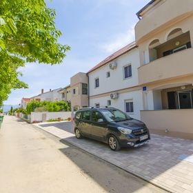 Apartments Mirjana Nin