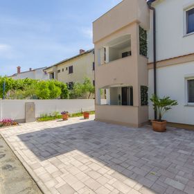 Apartments Mirjana Nin