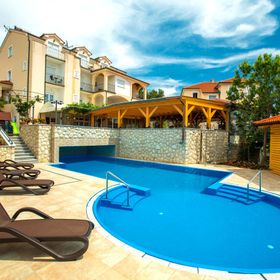 Apartments and Rooms Vitomir Lopar