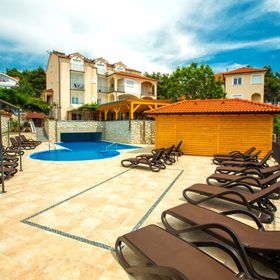 Apartments and Rooms Vitomir Lopar