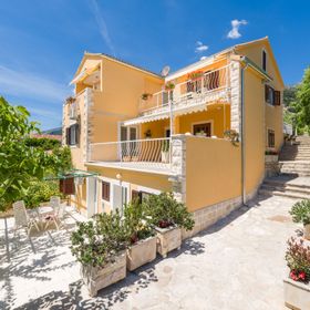 Apartments Nada Bol II