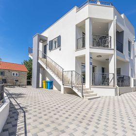 Apartments Lonamare Rogoznica