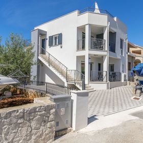 Apartments Lonamare Rogoznica