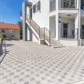 Apartments Lonamare Rogoznica