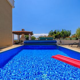 Apartments Black Omisalj